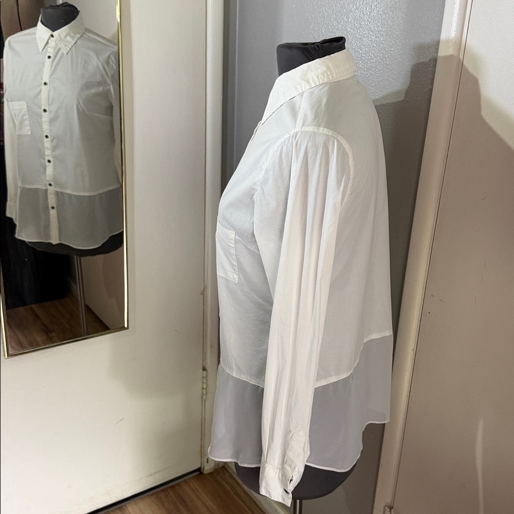 5/$15 - DG2 Diane Gilman white button-up blouse - Picture 3 of 6